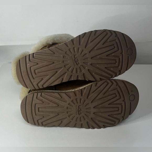 UGGS Australia rope tie  boots - Picture 5 of 6